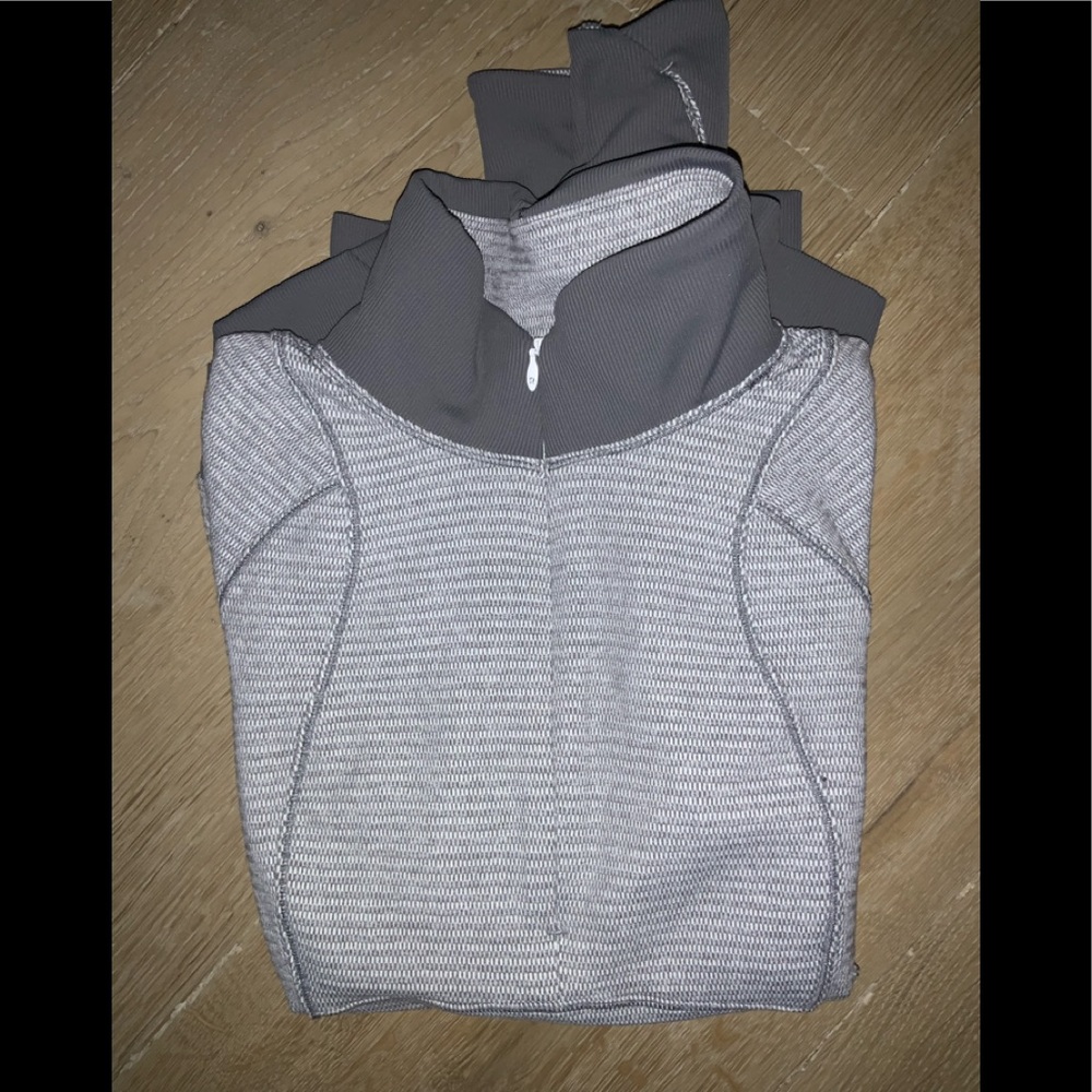 Lululemon half zip size 6 - Picture 9 of 10
